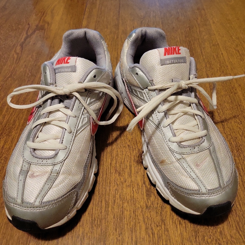 Nike Women’s 9.5 Initiator White Silver Pink Running Shoes Sneakers 394053-101